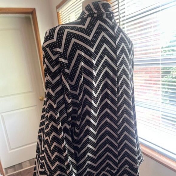 Robert Louis Black/White Zig Zag Polka Dot Open blazer, size L - Picture 4 of 5
